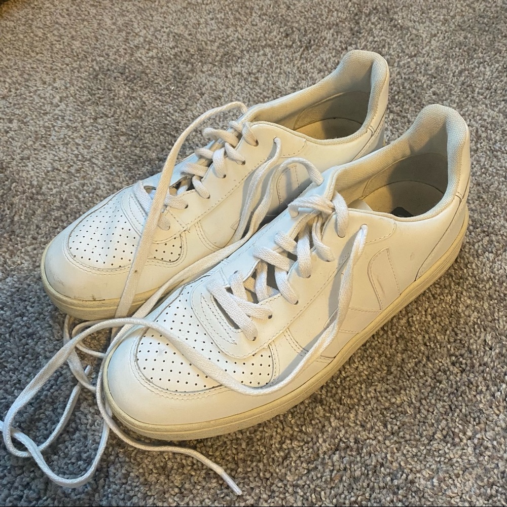 Veja V10 Sneakers in Extra White